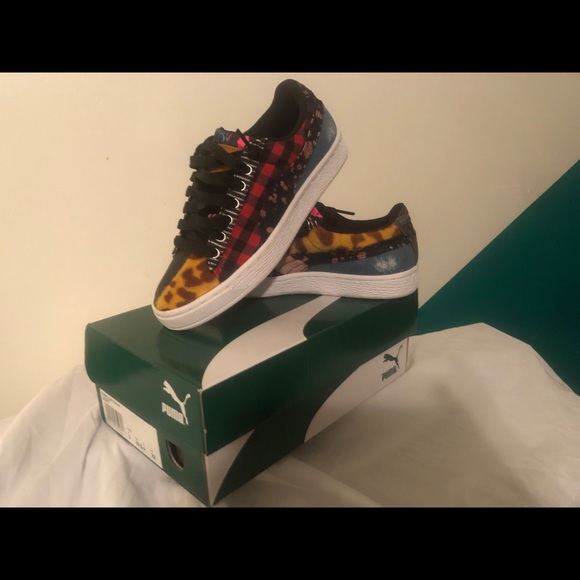 Adorable Puma Sneakers - Picture 7 of 11